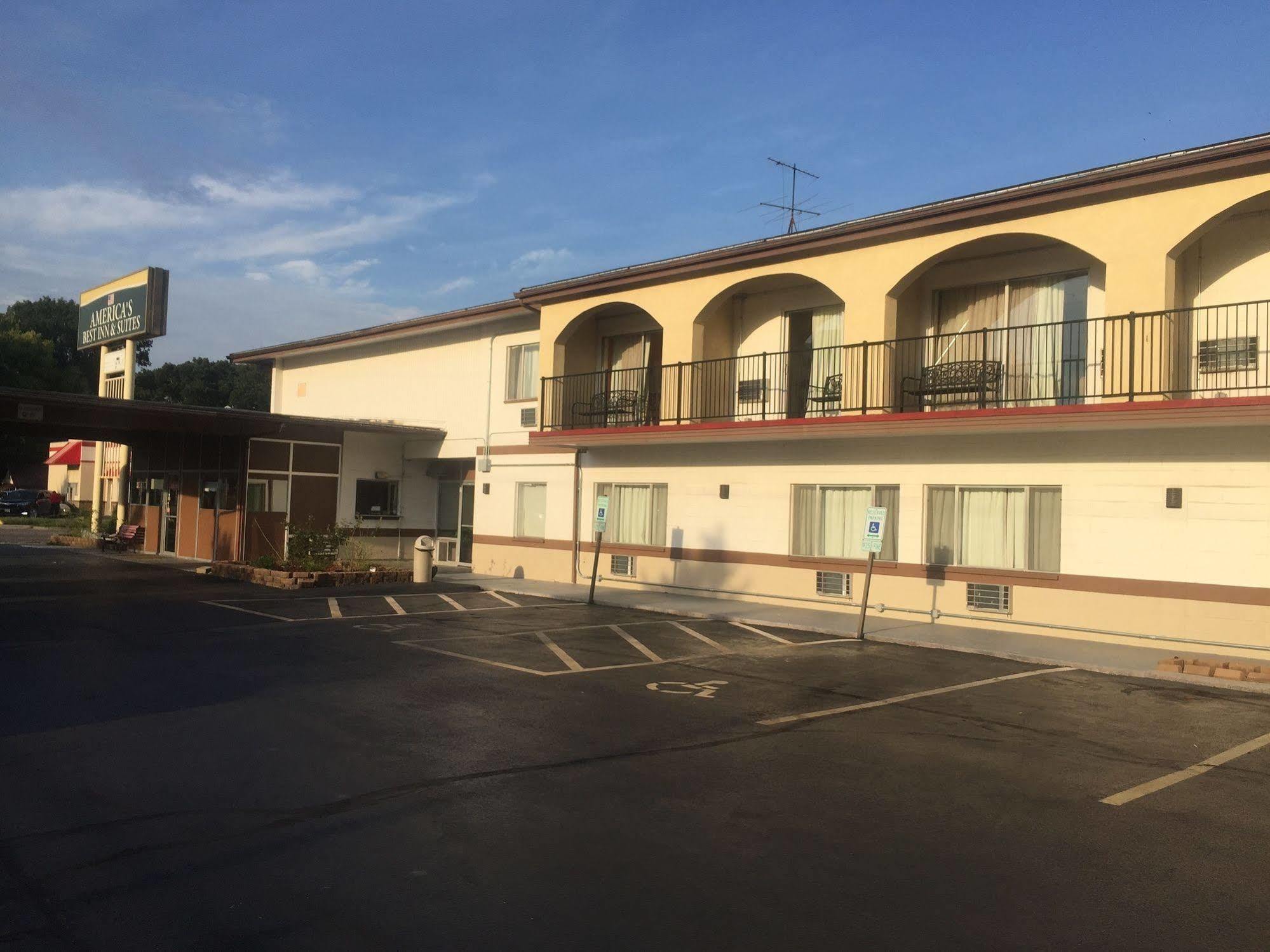 Americas Best Inn & Suites Urbana Εξωτερικό φωτογραφία