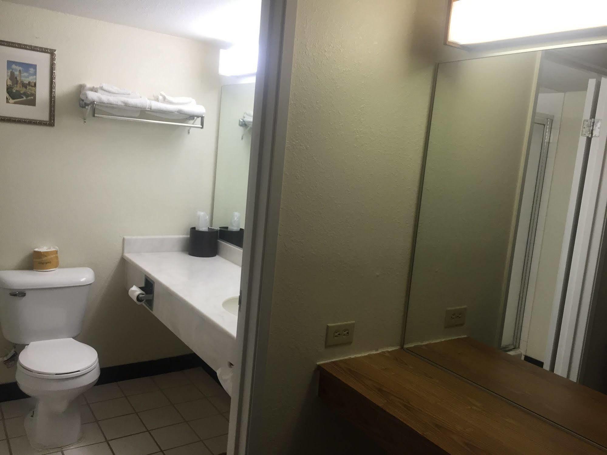 Americas Best Inn & Suites Urbana Εξωτερικό φωτογραφία
