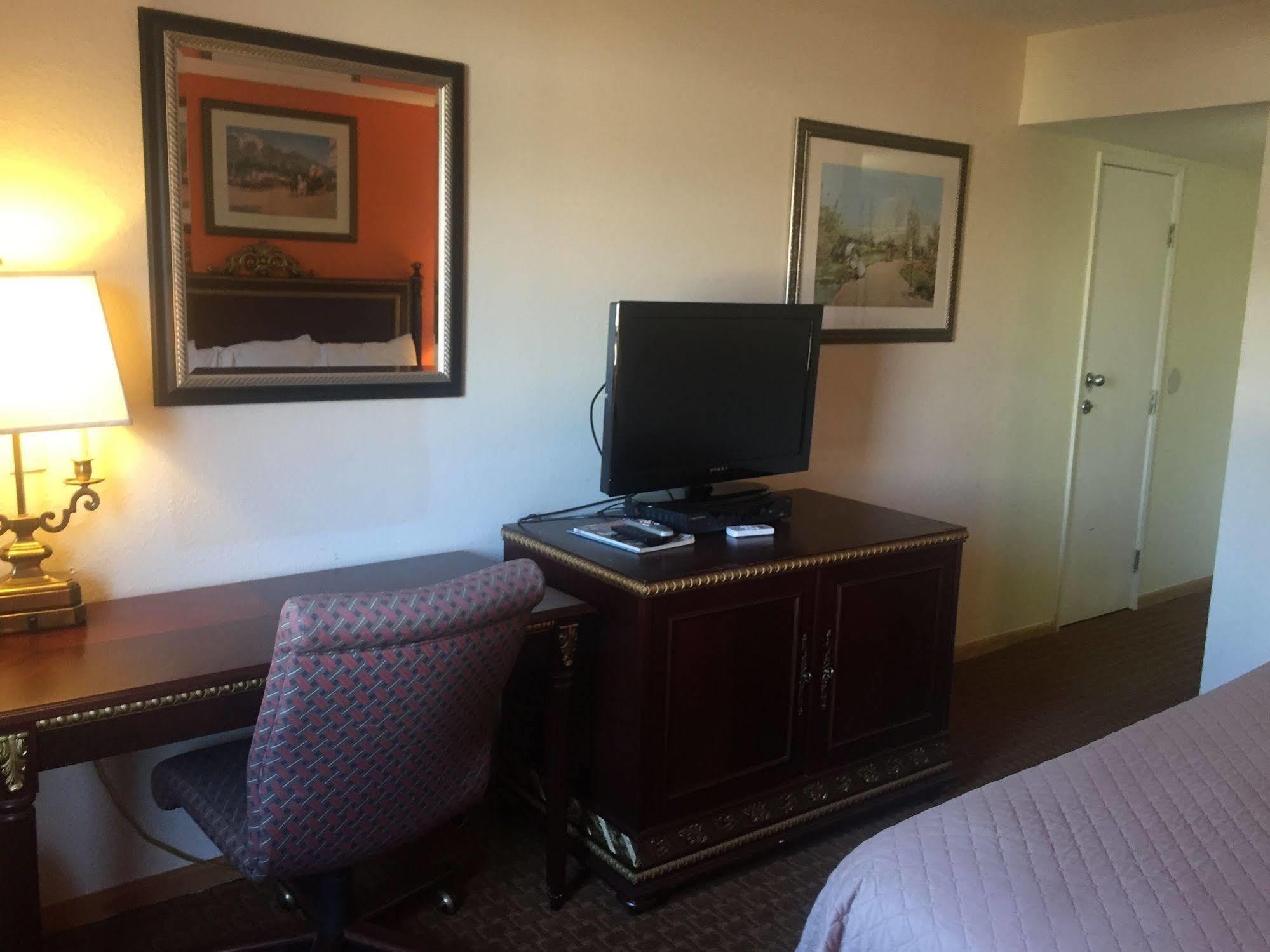 Americas Best Inn & Suites Urbana Εξωτερικό φωτογραφία