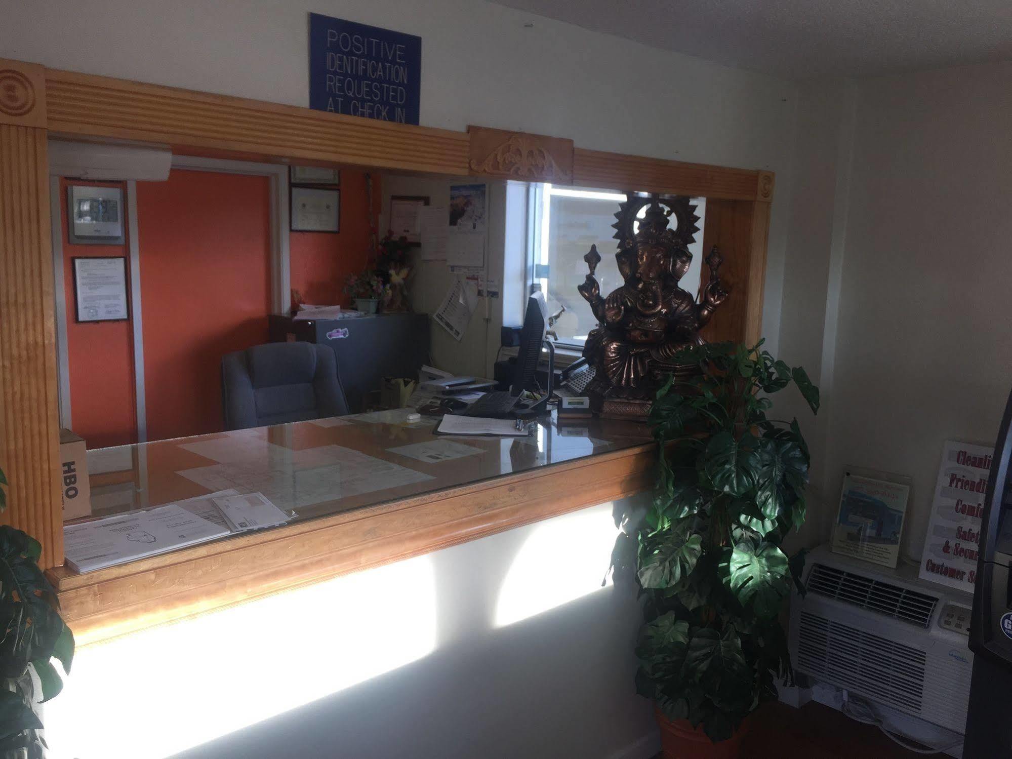 Americas Best Inn & Suites Urbana Εξωτερικό φωτογραφία